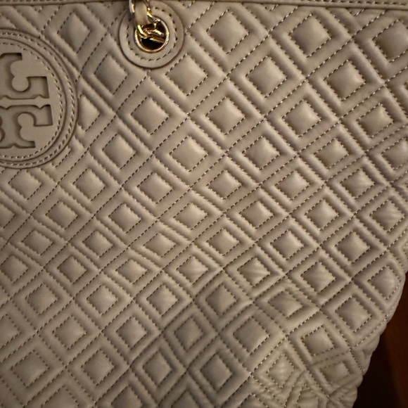 Tory Burch Quilted cream color  Tote Bag - Picture 3 of 12